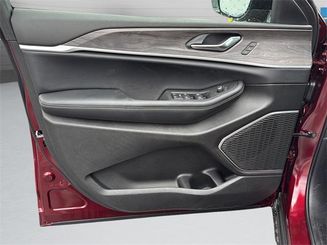 new 2025 Jeep Grand Cherokee car, priced at $51,938