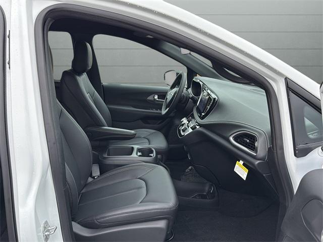 new 2026 Chrysler Pacifica car, priced at $46,385