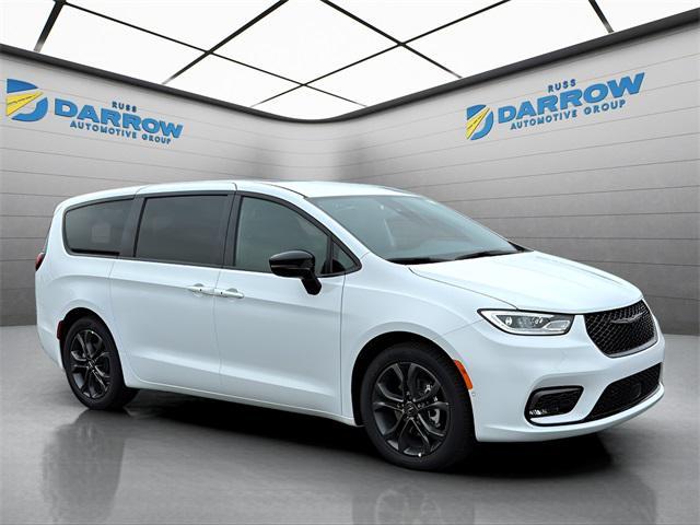 new 2026 Chrysler Pacifica car, priced at $46,385