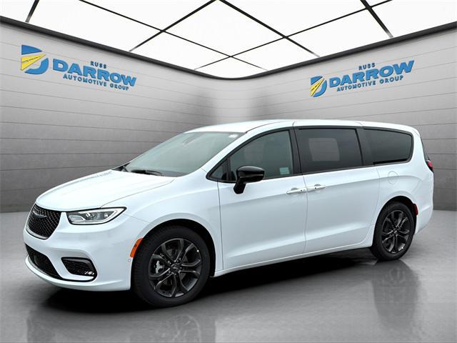 new 2026 Chrysler Pacifica car, priced at $46,385