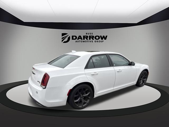 used 2022 Chrysler 300 car