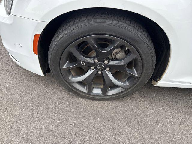 used 2022 Chrysler 300 car