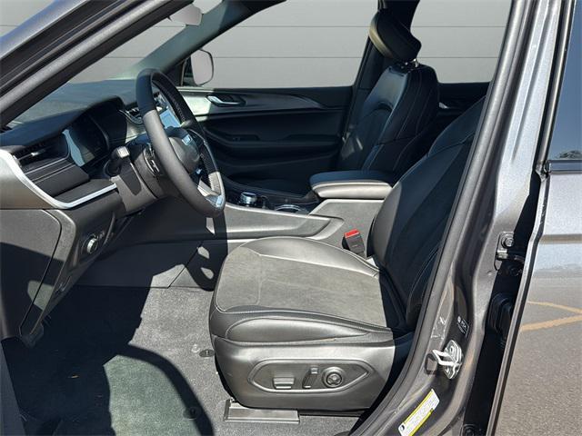 new 2025 Jeep Grand Cherokee car, priced at $43,583