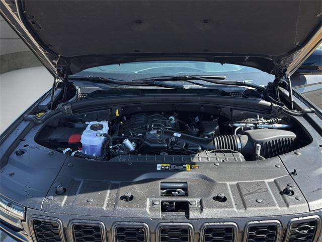 new 2025 Jeep Grand Cherokee car, priced at $43,583