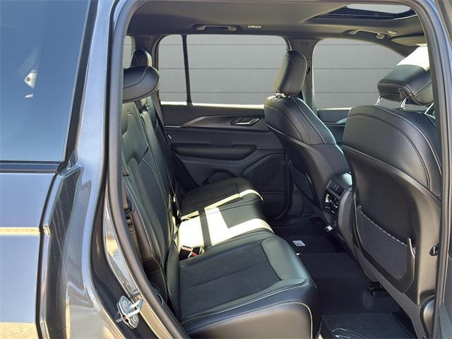 new 2025 Jeep Grand Cherokee car, priced at $43,583