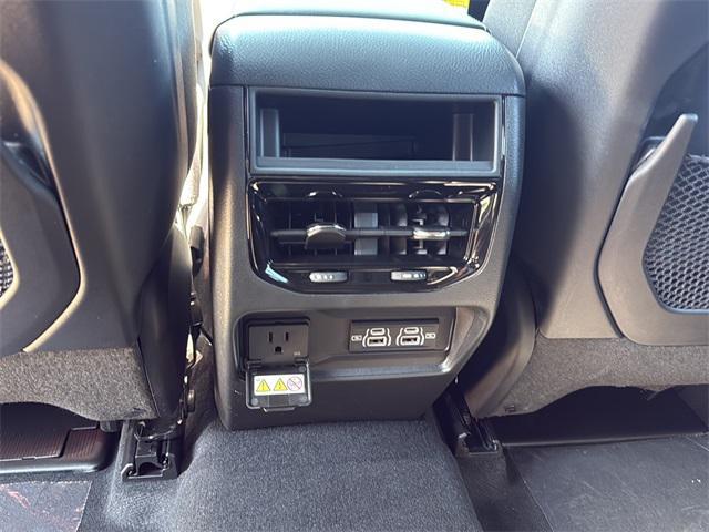 new 2025 Jeep Grand Cherokee car, priced at $43,583