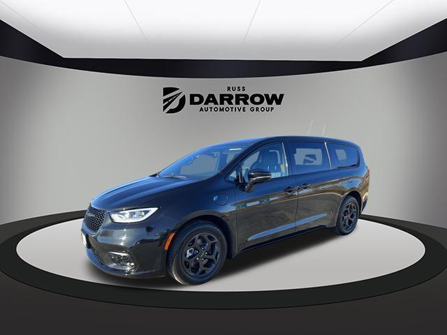 new 2024 Chrysler Pacifica car, priced at $49,070