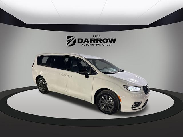 new 2025 Chrysler Pacifica Hybrid car, priced at $46,530