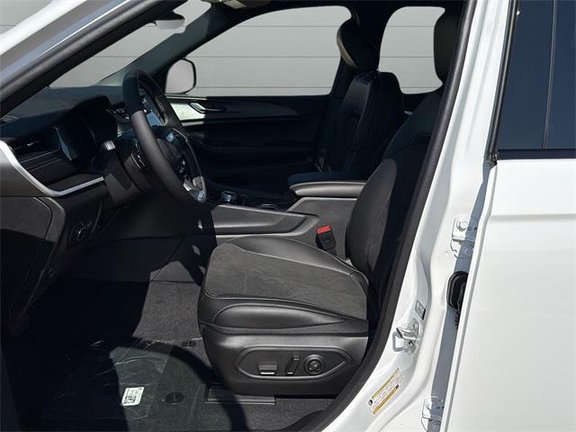 new 2025 Jeep Grand Cherokee car, priced at $43,797