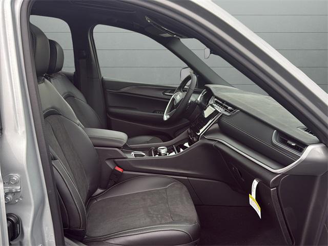 new 2025 Jeep Grand Cherokee car, priced at $42,853