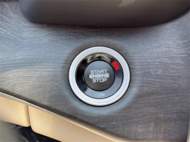 new 2025 Jeep Grand Cherokee car, priced at $45,353