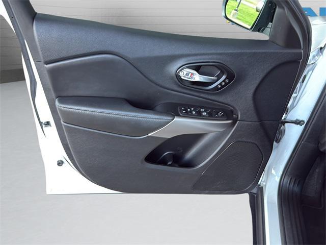 used 2022 Jeep Cherokee car, priced at $25,393