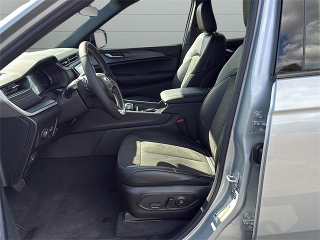 new 2025 Jeep Grand Cherokee car, priced at $41,832