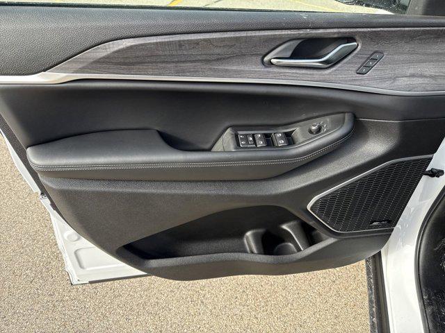 used 2025 Jeep Grand Cherokee L car