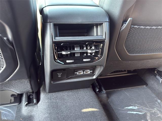 new 2025 Jeep Grand Cherokee car, priced at $41,978