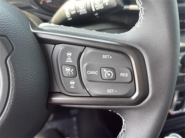 new 2025 Jeep Wrangler car, priced at $47,139