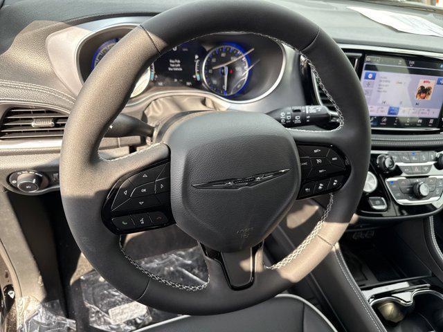 new 2025 Chrysler Pacifica car, priced at $52,736
