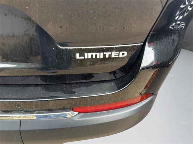 used 2024 Jeep Grand Cherokee L car, priced at $33,375