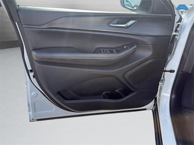 used 2024 Jeep Grand Cherokee car, priced at $27,517