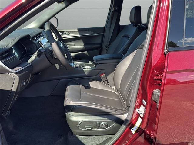new 2025 Jeep Grand Cherokee car, priced at $46,998