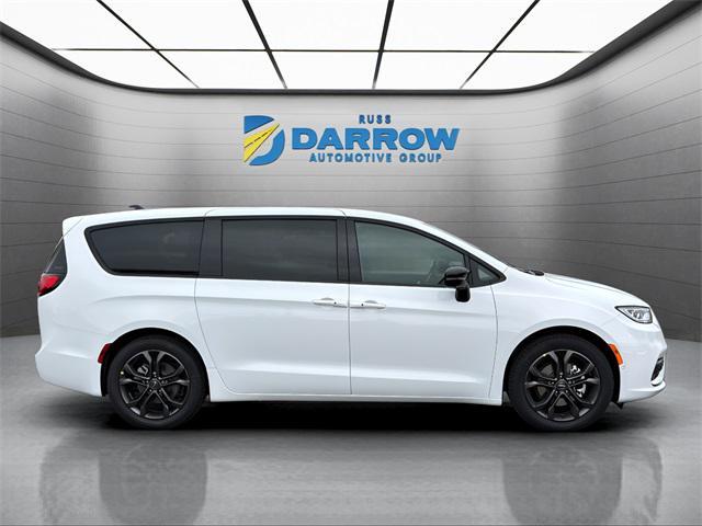 new 2026 Chrysler Pacifica car, priced at $45,678