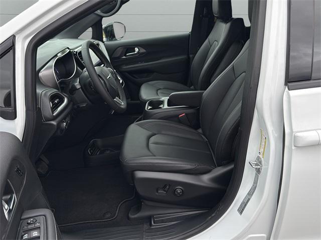 new 2026 Chrysler Pacifica car, priced at $45,678