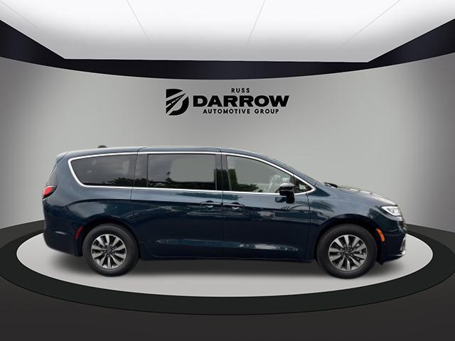 new 2025 Chrysler Pacifica Hybrid car, priced at $49,376