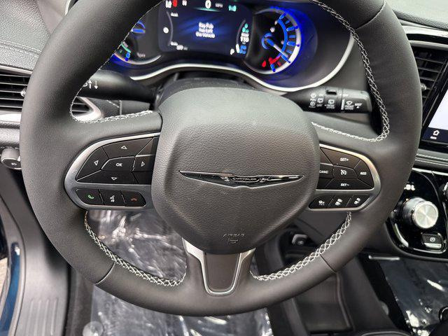 new 2025 Chrysler Pacifica Hybrid car, priced at $49,376