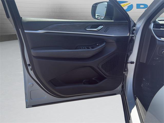 used 2023 Jeep Grand Cherokee car, priced at $28,997