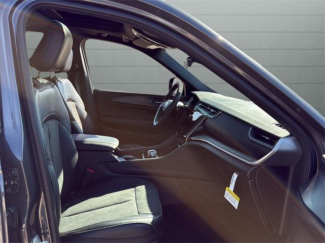 new 2025 Jeep Grand Cherokee car, priced at $42,853