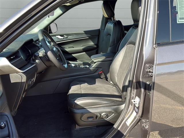 new 2025 Jeep Grand Cherokee car, priced at $42,853