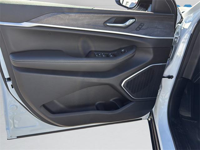 new 2025 Jeep Grand Cherokee car, priced at $49,790