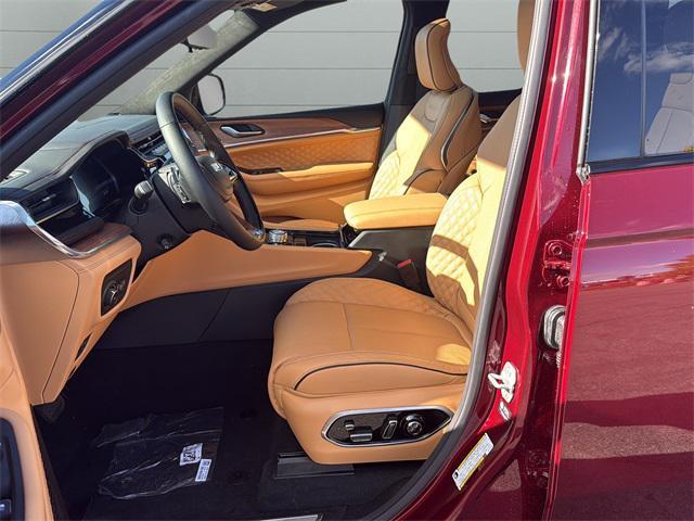 new 2025 Jeep Grand Cherokee car, priced at $65,747