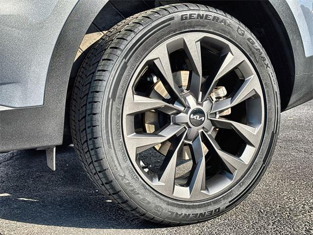 used 2023 Kia Sorento car, priced at $34,297