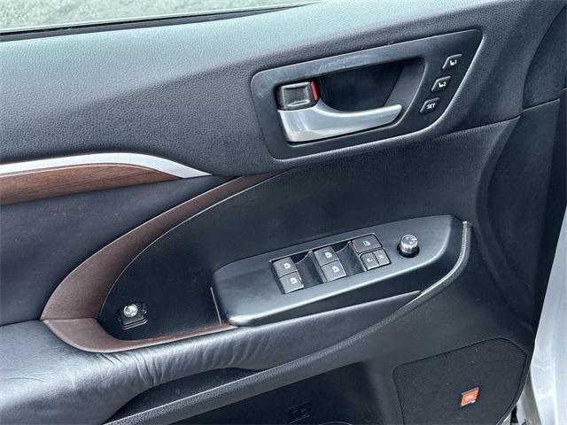 used 2016 Toyota Highlander car, priced at $17,281