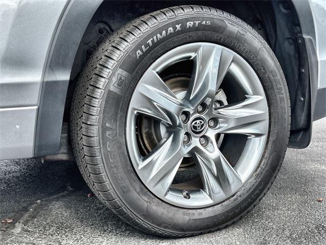 used 2016 Toyota Highlander car, priced at $17,281