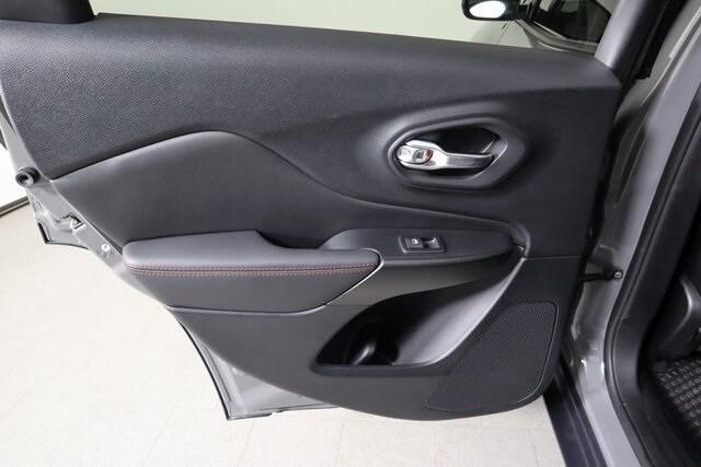 used 2023 Jeep Cherokee car