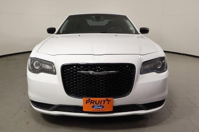 used 2018 Chrysler 300 car