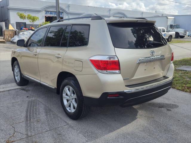 used 2012 Toyota Highlander car, priced at $13,999