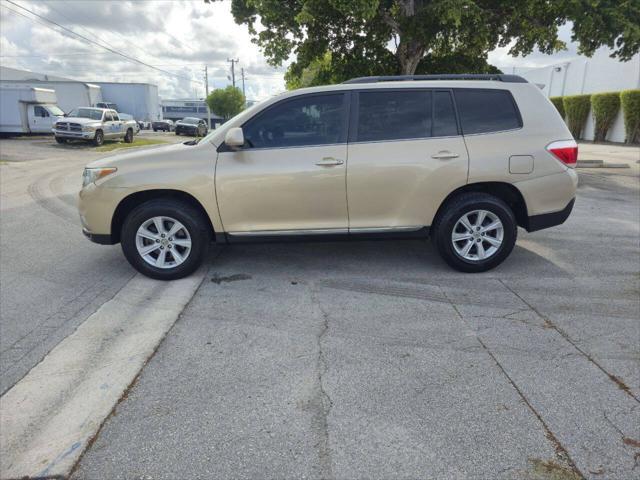 used 2012 Toyota Highlander car, priced at $13,999