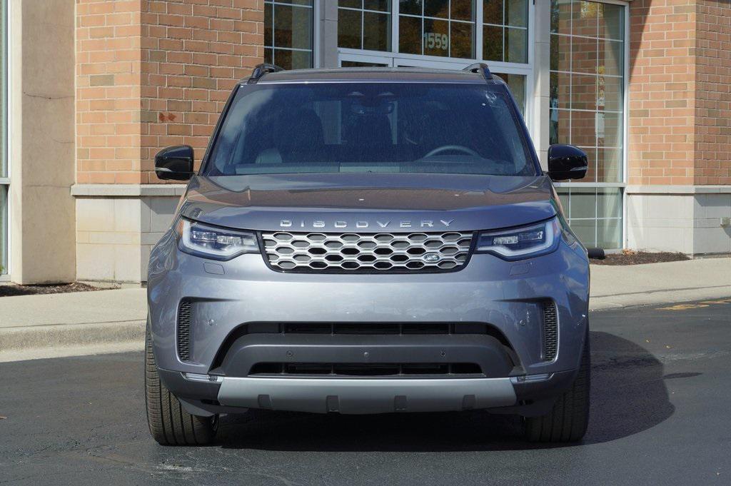 new 2025 Land Rover Discovery car