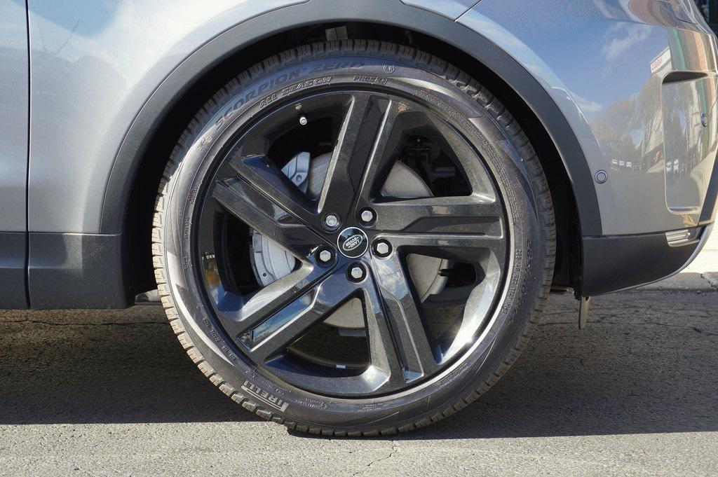 new 2025 Land Rover Discovery car