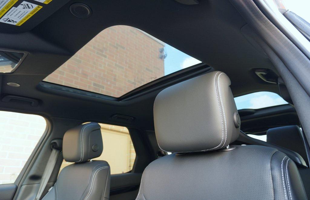 new 2025 Land Rover Discovery car