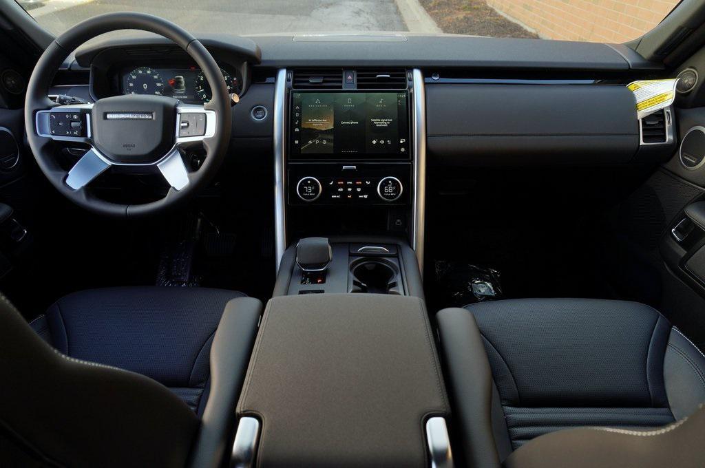 new 2025 Land Rover Discovery car