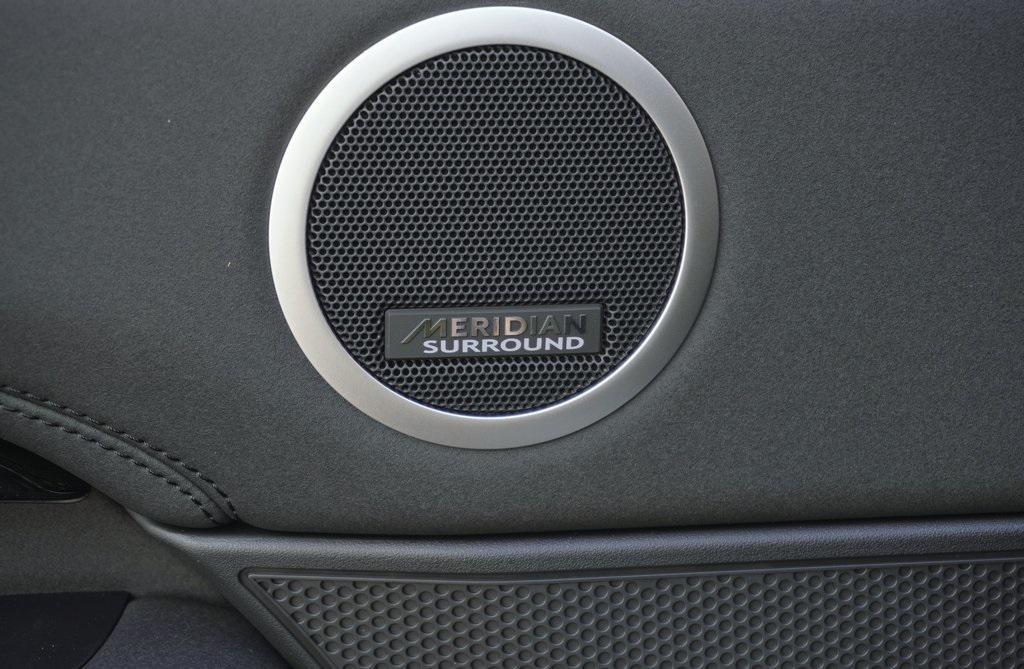 new 2025 Land Rover Discovery car