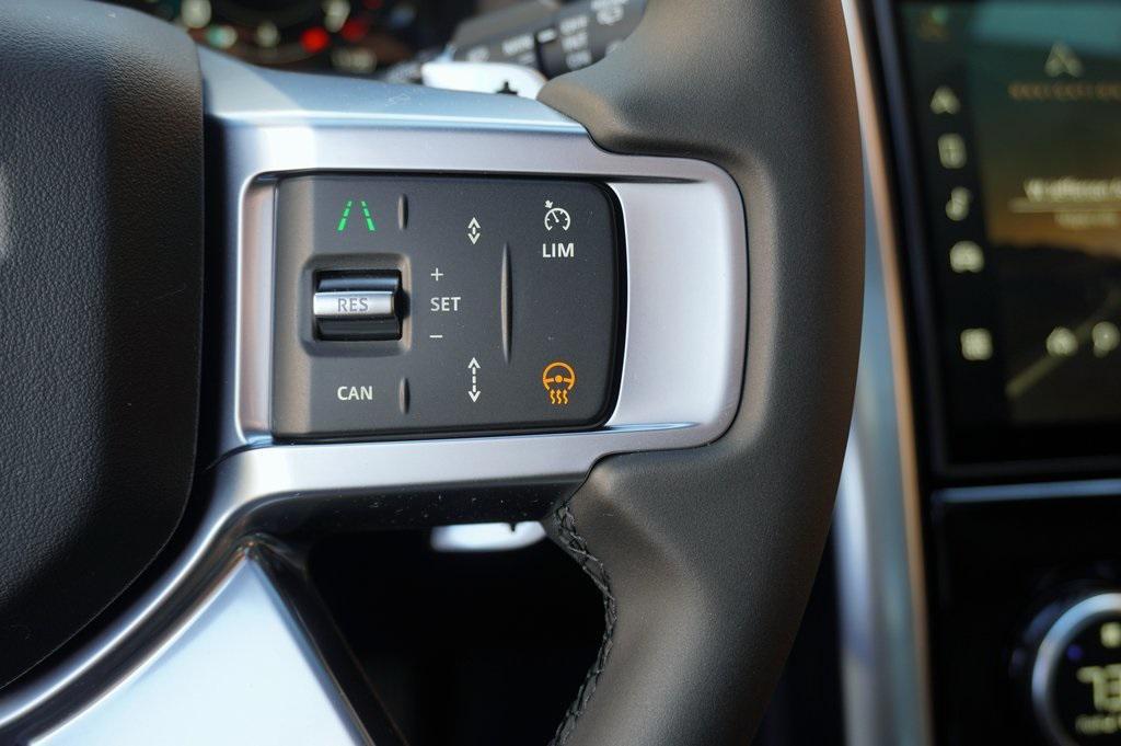 new 2025 Land Rover Discovery car