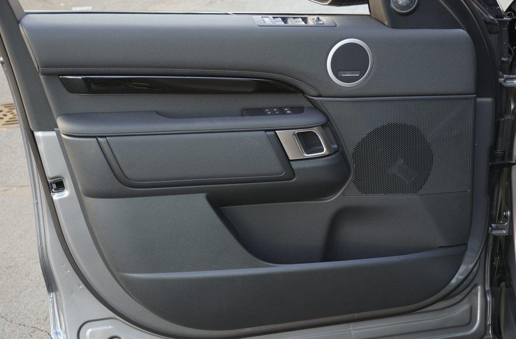 new 2025 Land Rover Discovery car