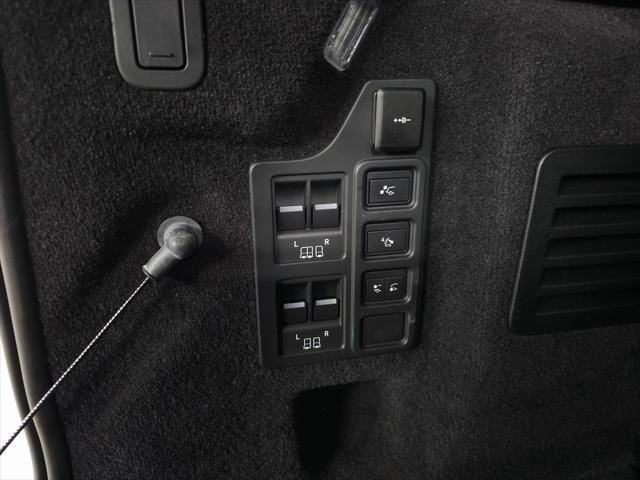 used 2024 Land Rover Discovery car, priced at $62,900