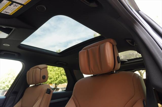 new 2025 Land Rover Discovery car, priced at $72,713