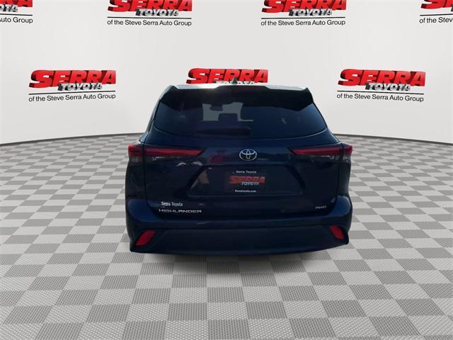used 2022 Toyota Highlander car, priced at $29,600
